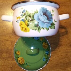 Pioneer Woman Floral Stock Pot Set Of Two With One Green Floral Lid NWT